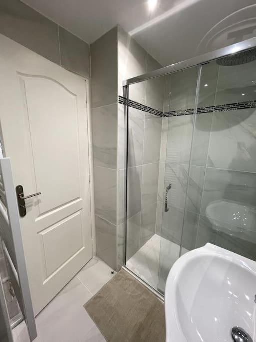 Appartement Cosy Et Moderne Proche De Disneyland Bussy-Saint-Georges Exterior photo